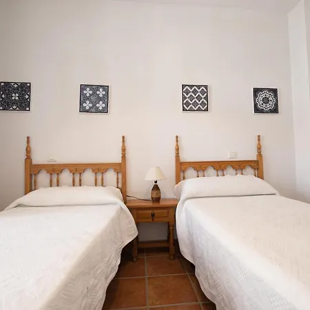 Casa Con Patio Andaluz Cerca Del Tajo De *